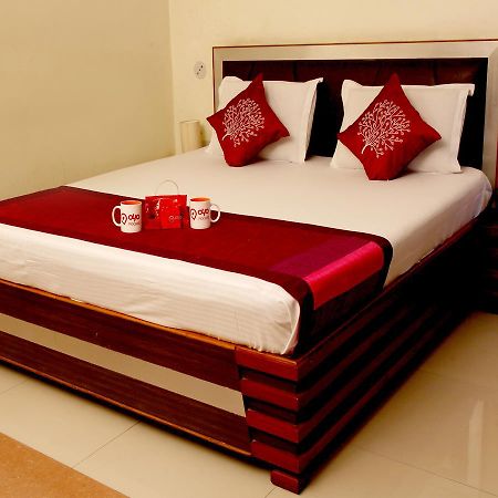 Oyo 2054 New Hotel Broadway พาราณสี ภายนอก รูปภาพ