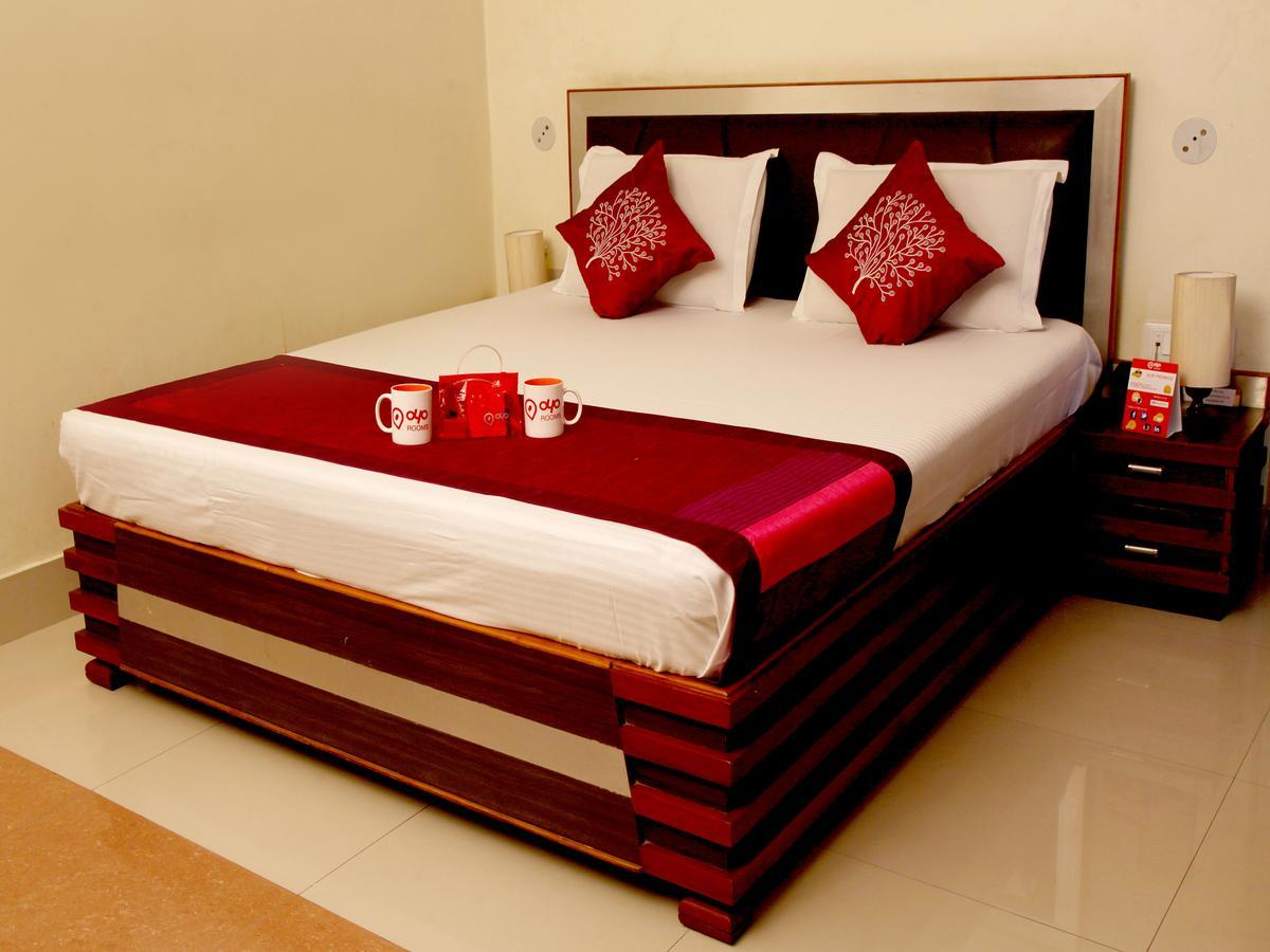 Oyo 2054 New Hotel Broadway พาราณสี ภายนอก รูปภาพ