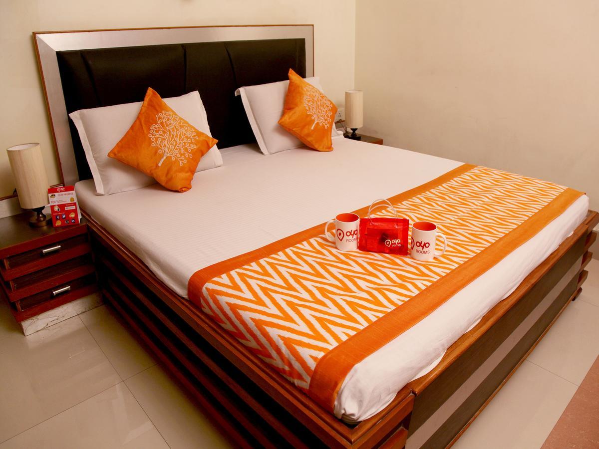 Oyo 2054 New Hotel Broadway พาราณสี ภายนอก รูปภาพ
