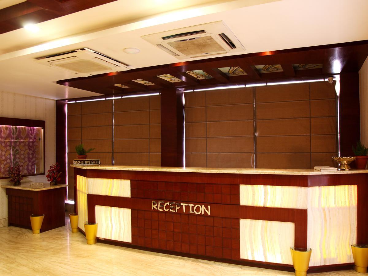 Oyo 2054 New Hotel Broadway พาราณสี ภายนอก รูปภาพ