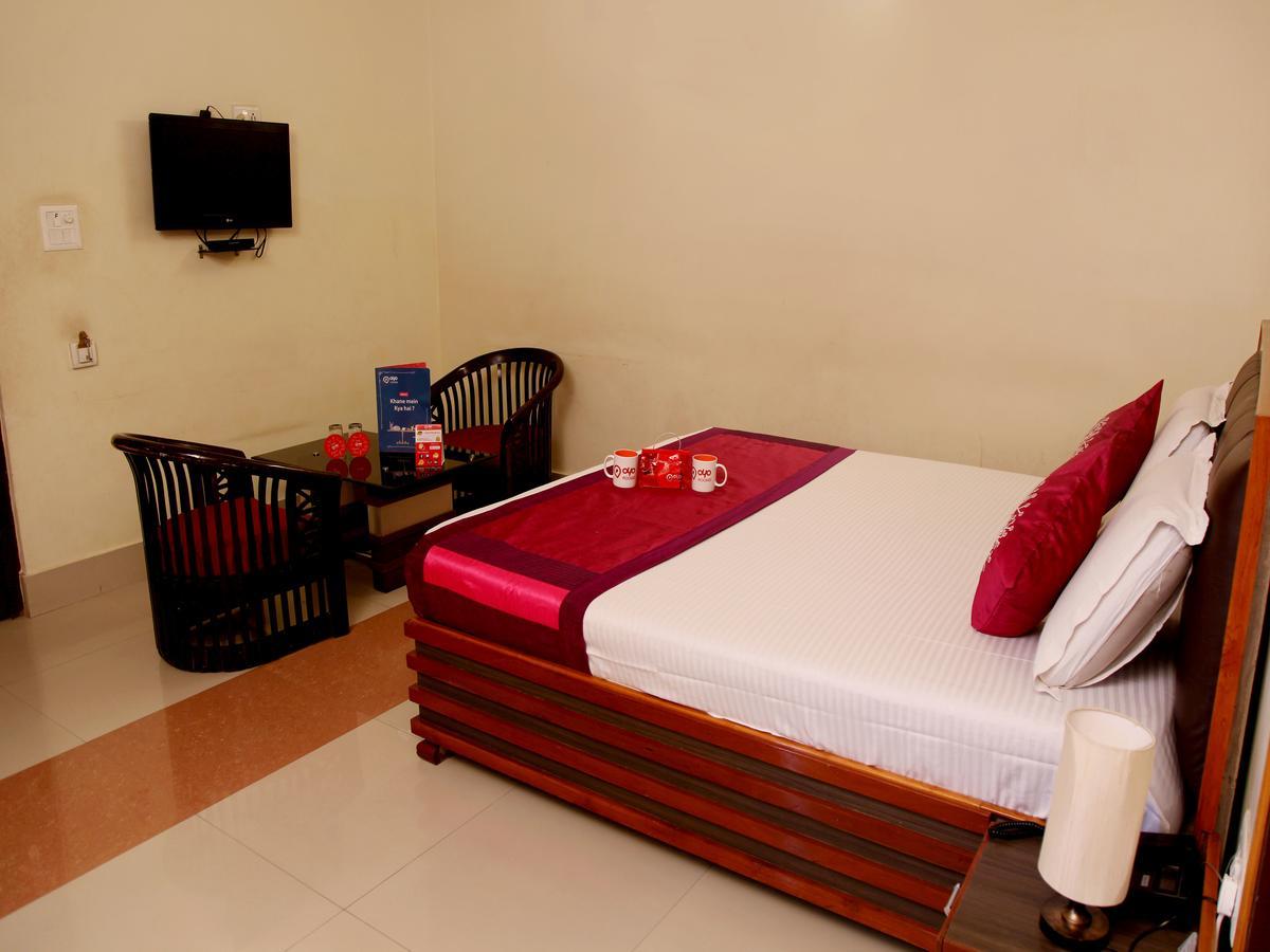 Oyo 2054 New Hotel Broadway พาราณสี ภายนอก รูปภาพ