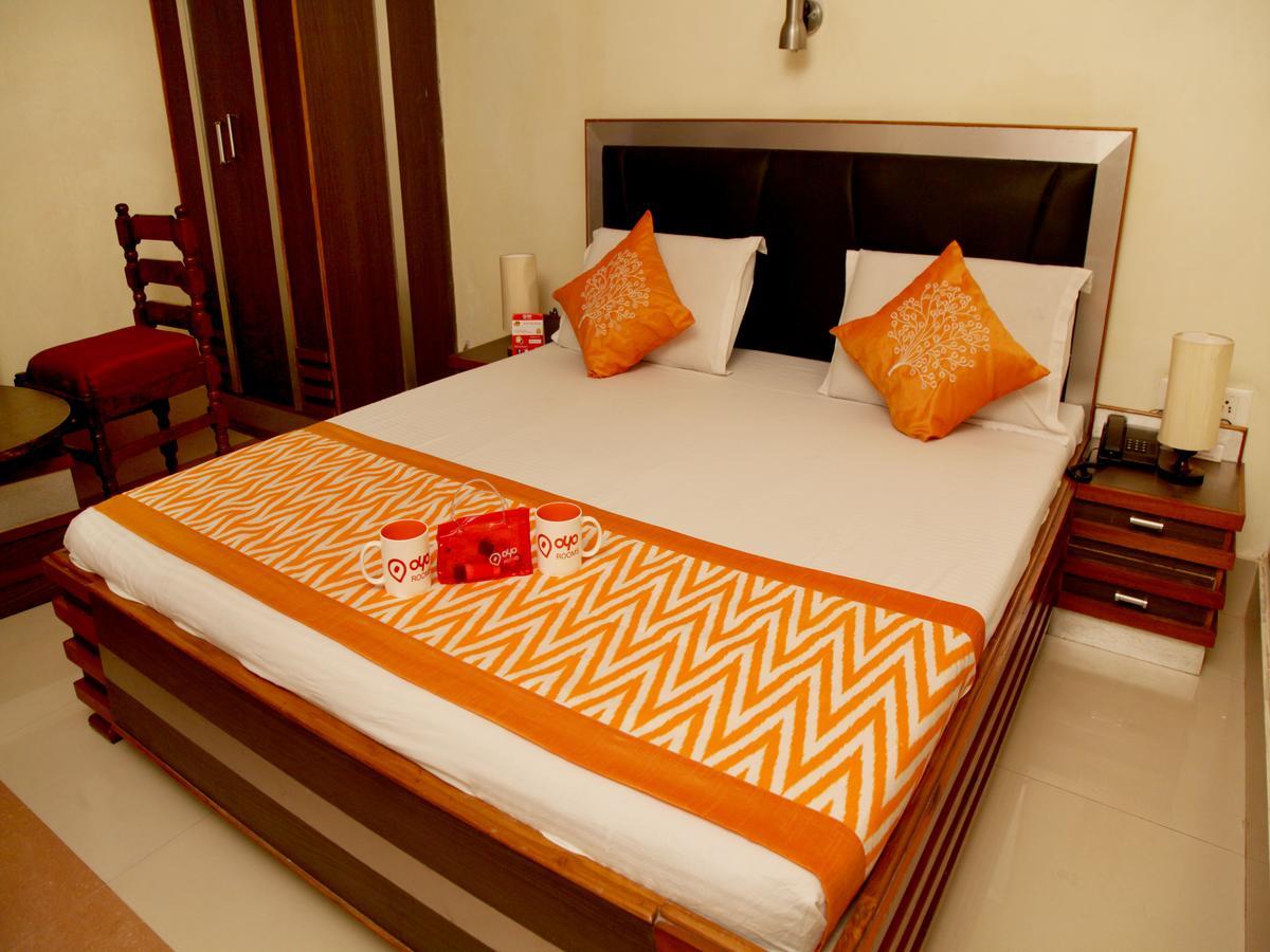 Oyo 2054 New Hotel Broadway พาราณสี ภายนอก รูปภาพ