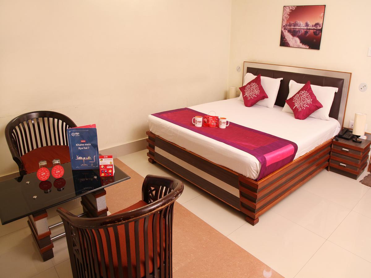 Oyo 2054 New Hotel Broadway พาราณสี ภายนอก รูปภาพ