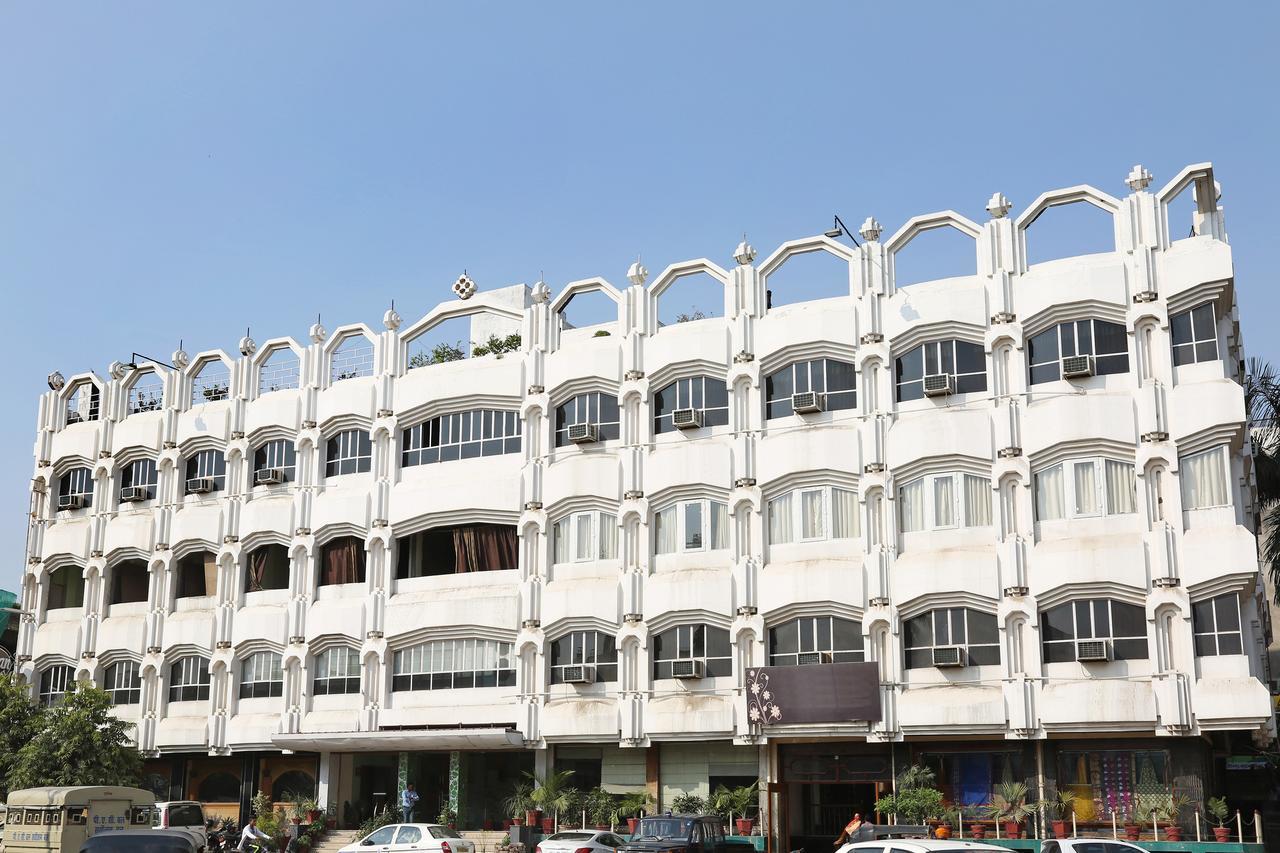 Oyo 2054 New Hotel Broadway พาราณสี ภายนอก รูปภาพ
