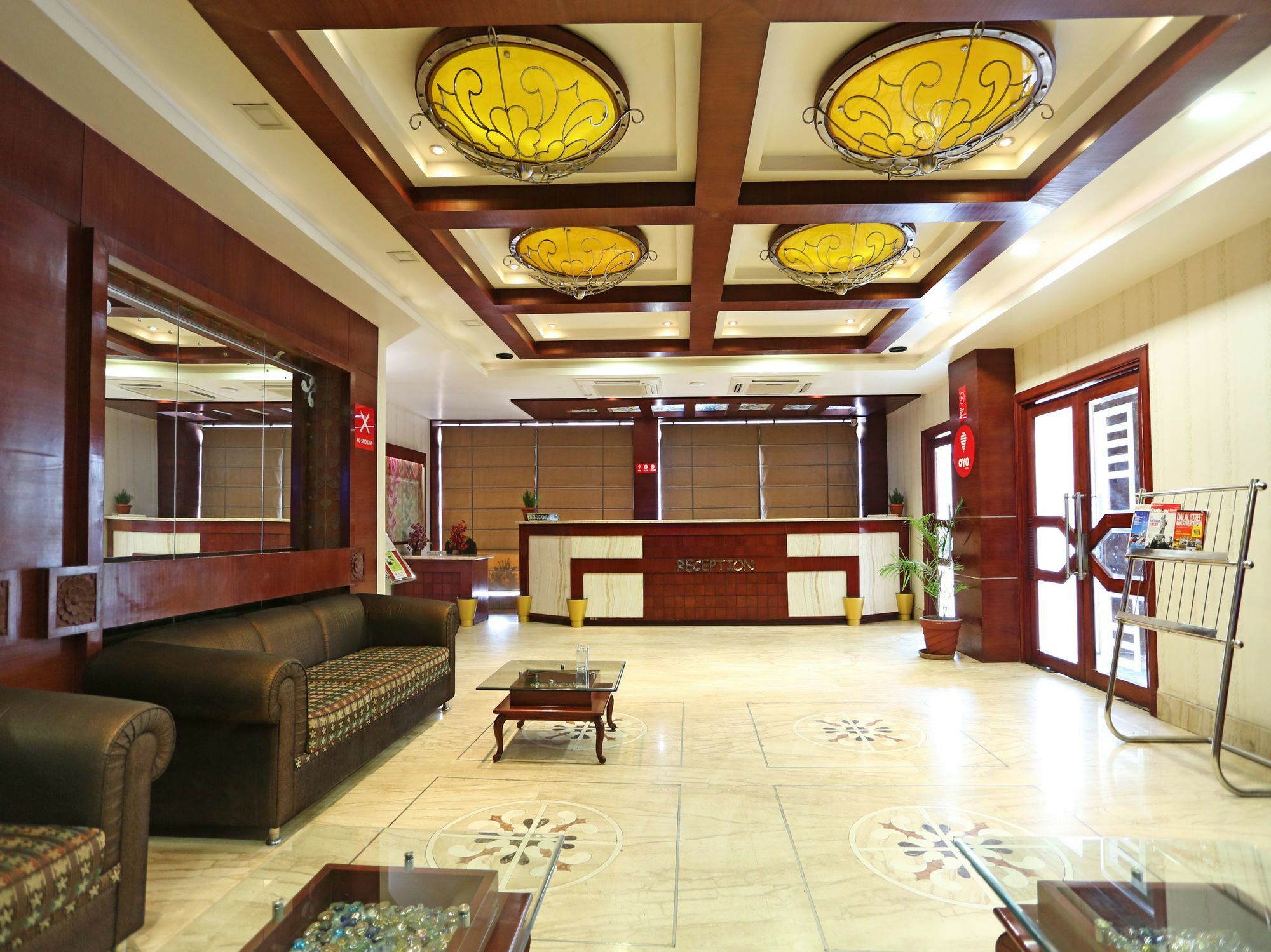 Oyo 2054 New Hotel Broadway พาราณสี ภายนอก รูปภาพ