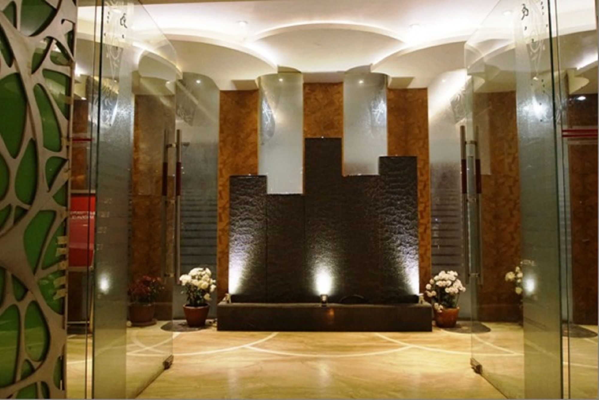 Oyo 2054 New Hotel Broadway พาราณสี ภายนอก รูปภาพ