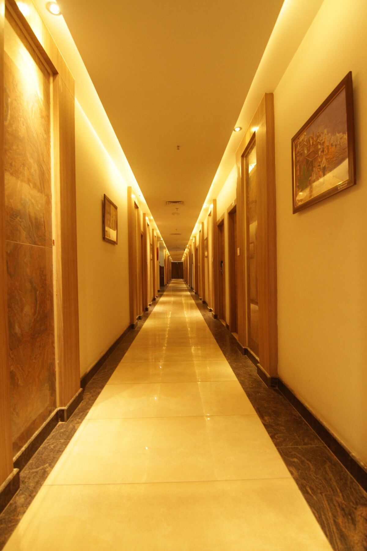 Oyo 2054 New Hotel Broadway พาราณสี ภายนอก รูปภาพ