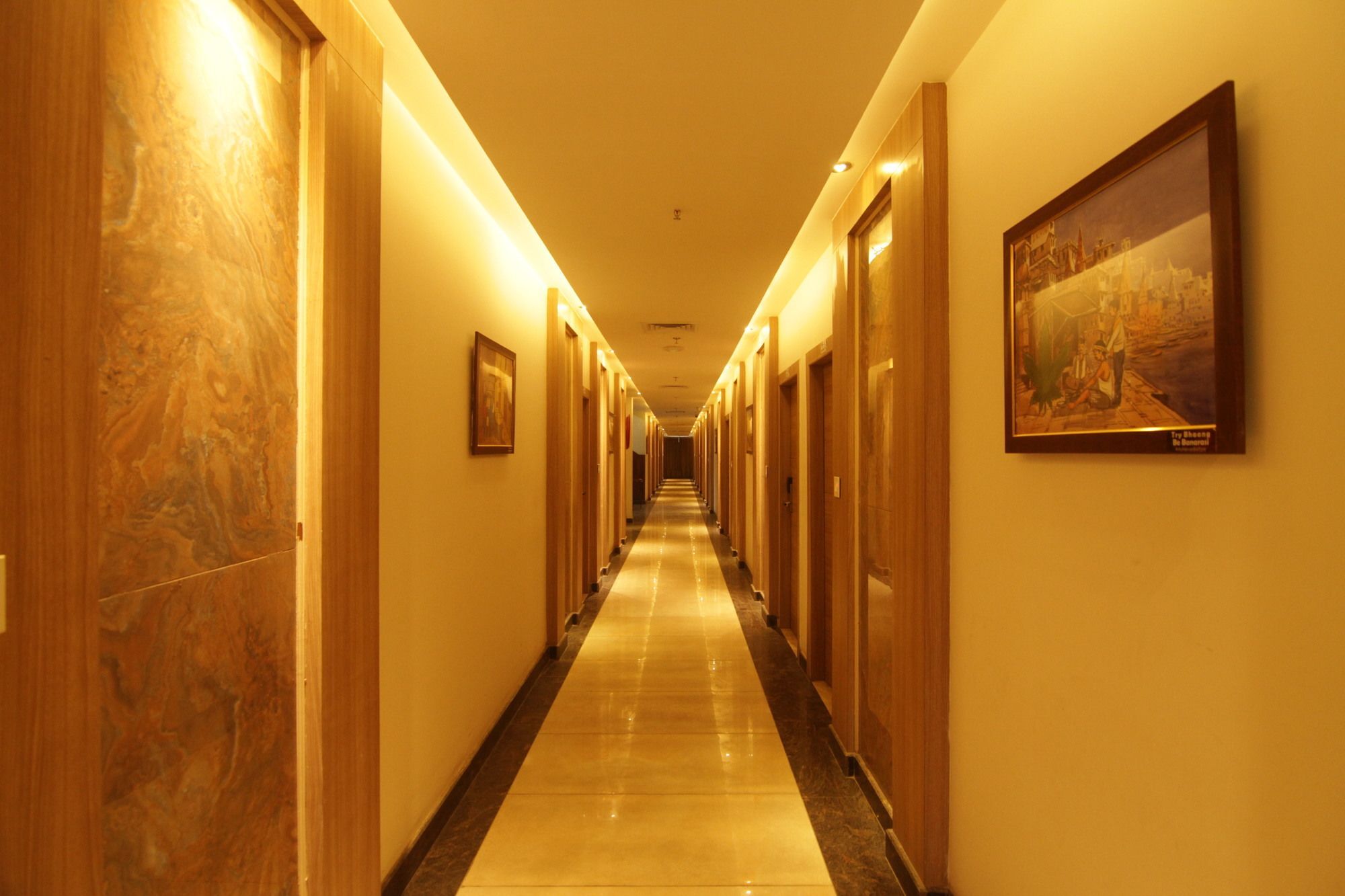 Oyo 2054 New Hotel Broadway พาราณสี ภายนอก รูปภาพ