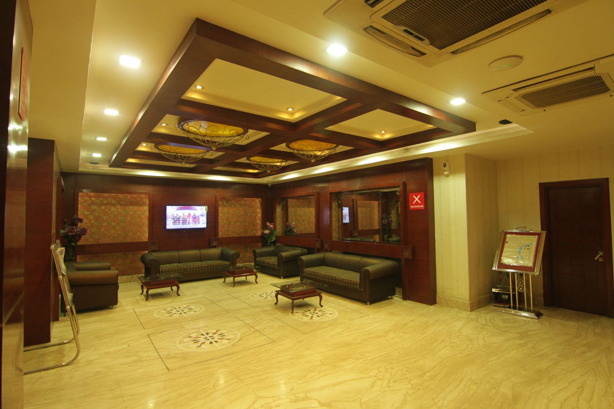 Oyo 2054 New Hotel Broadway พาราณสี ภายนอก รูปภาพ